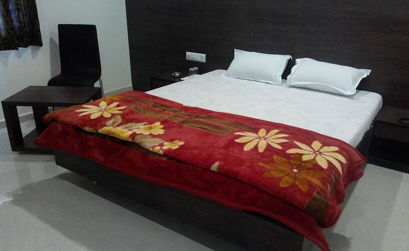 Hotel FavourEat, Bharuch 4